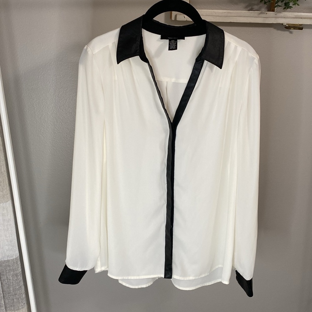 Alfani Black and White Blouse size 10 petite button-down faux leather collar